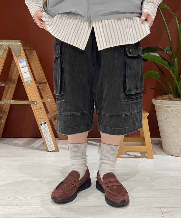 エノモト アミさんの「BEAMS WOMEN｜ドビー ストライプ ビッグ ボタンダウン シャツ」を使ったコーディネート