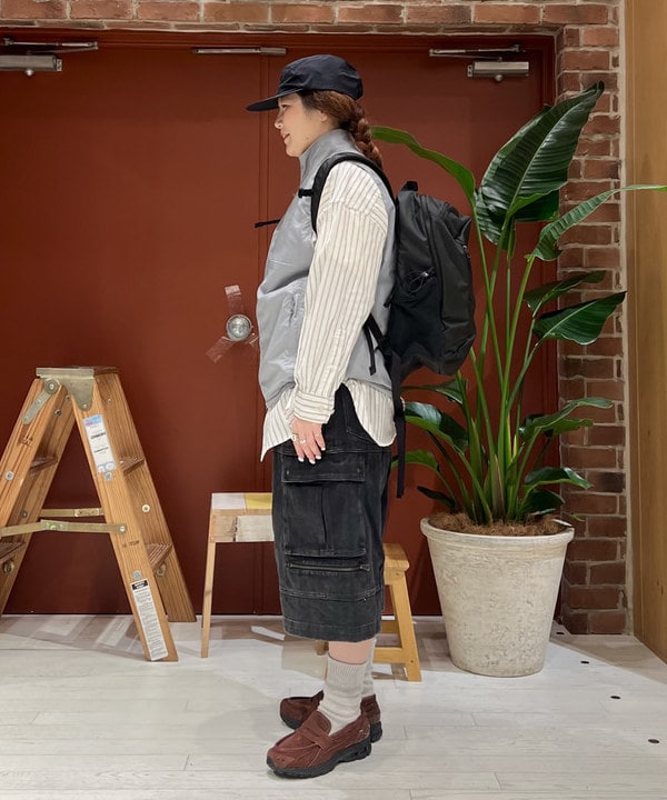 エノモト アミさんの「BEAMS WOMEN｜ドビー ストライプ ビッグ ボタンダウン シャツ」を使ったコーディネート