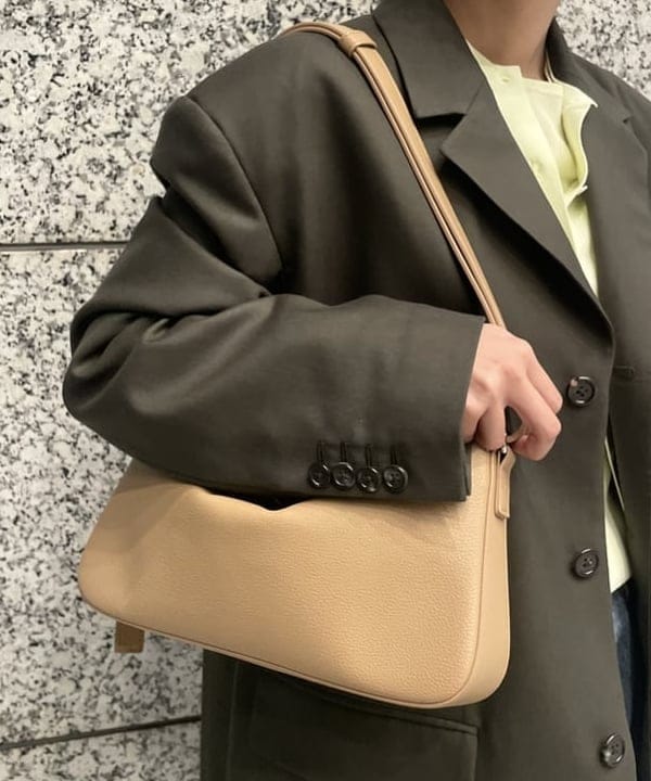 多田 日奈子さんの「BEAMS WOMEN｜＆MyuQ / UPIS ショルダーバッグ」を使ったコーディネート