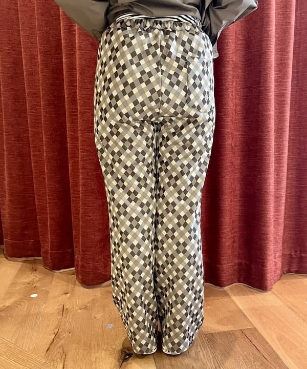 すぎやま えみさんの「ポリエステル ジャカード パンツ」を使ったコーディネート