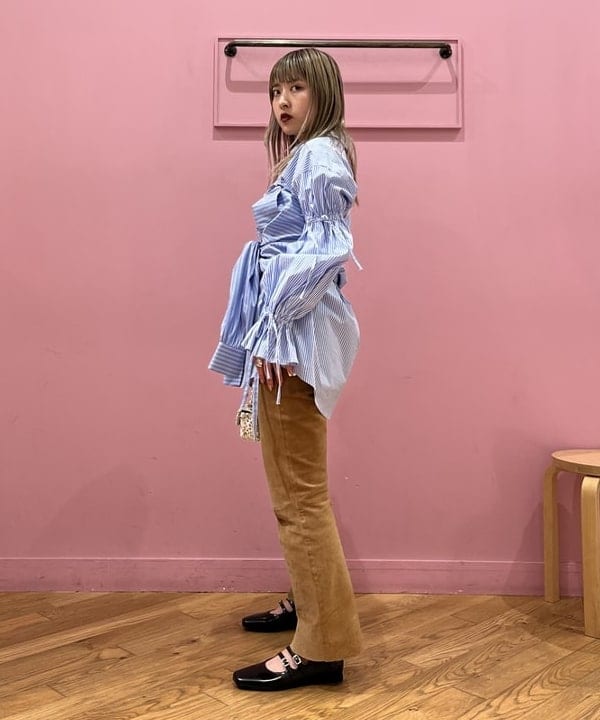 シオンさんの「BEAMS WOMEN｜アーム リボン レギュラーカラー シャツ」を使ったコーディネート