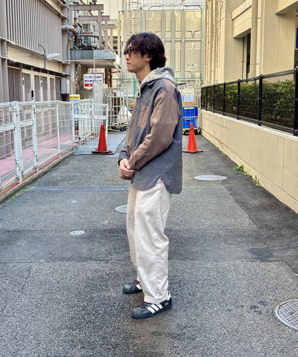 山下 勝利さんの「BEAMS WOMEN｜Few / F5」を使ったコーディネート