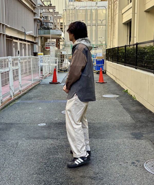 山下 勝利さんの「BEAMS WOMEN｜Few / F5」を使ったコーディネート