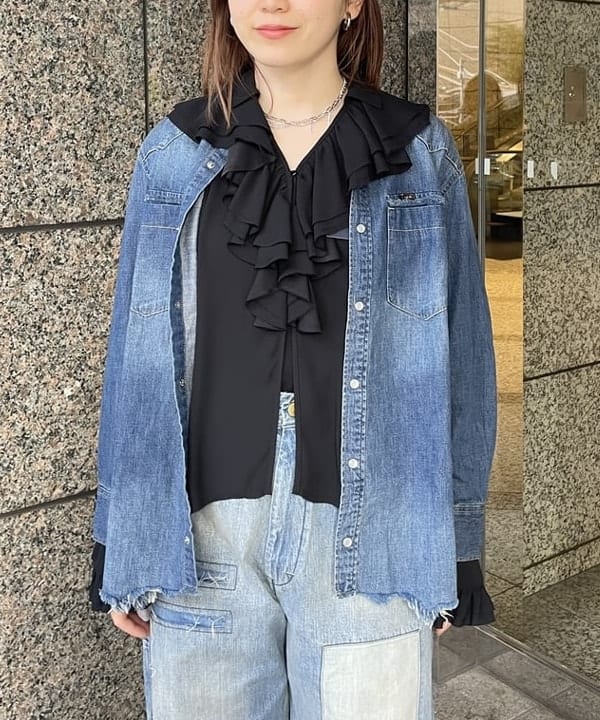 田中 里実さんの「BEAMS WOMEN｜【別注】Lee / ダメージ & リペア ウエスタン シャツ」を使ったコーディネート