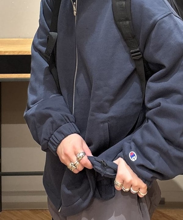 三宅 康平さんの「BEAMS WOMEN｜【別注】Champion / ジップ ジャケット」を使ったコーディネート