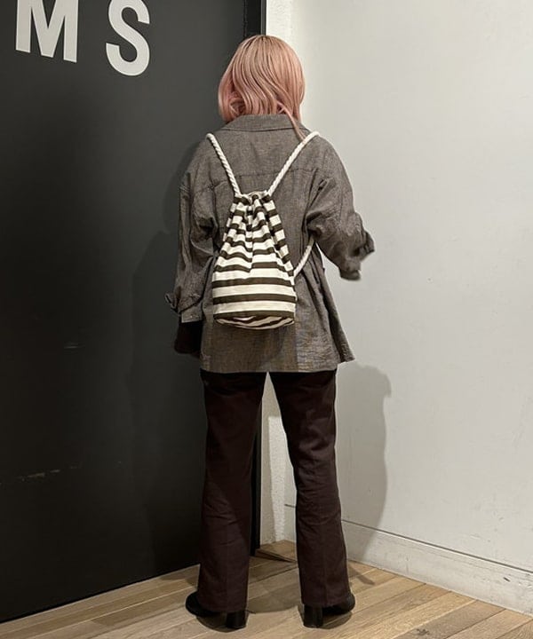 安藤 菜央さんの「BEAMS WOMEN｜【別注】DICKIES / ワーク フレア パンツ」を使ったコーディネート