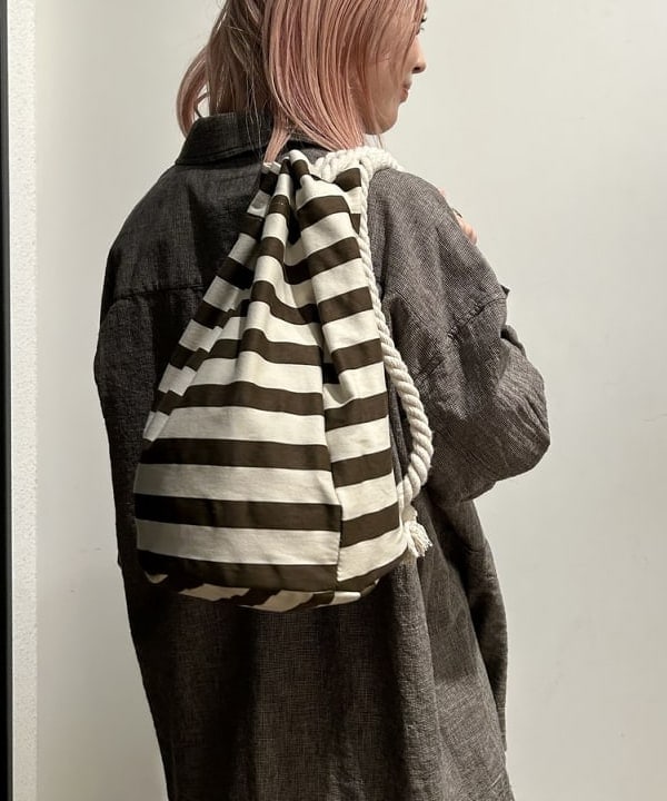 安藤 菜央さんの「BEAMS WOMEN｜【別注】DICKIES / ワーク フレア パンツ」を使ったコーディネート