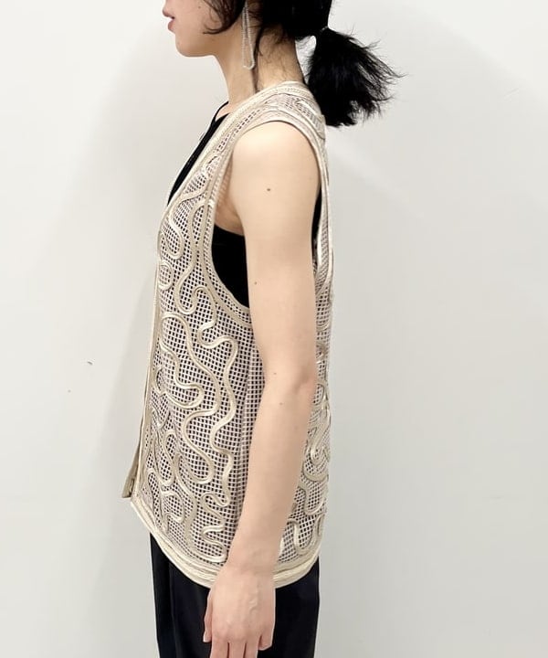kigoさんの「BEAMS WOMEN｜RBS / テープ 刺繍 ジレ」を使ったコーディネート