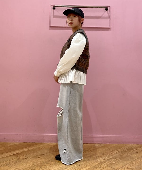 榎本 葵さんの「BEAMS WOMEN｜プリーツ キリカエ クルーネック シャツ」を使ったコーディネート