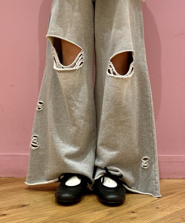 榎本 葵さんの「BEAMS WOMEN｜プリーツ キリカエ クルーネック シャツ」を使ったコーディネート