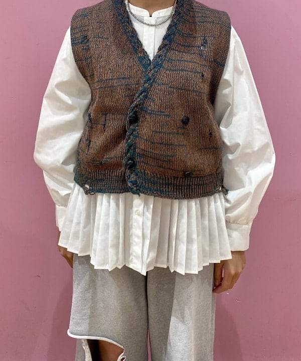 榎本 葵さんの「BEAMS WOMEN｜プリーツ キリカエ クルーネック シャツ」を使ったコーディネート
