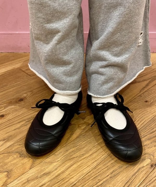 榎本 葵さんの「BEAMS WOMEN｜プリーツ キリカエ クルーネック シャツ」を使ったコーディネート