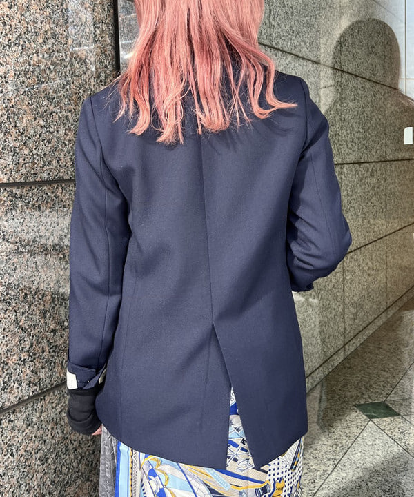 篠崎 香月さんの「BEAMS WOMEN｜ドライギャバジン ６ボタン ダブルジャケット」を使ったコーディネート