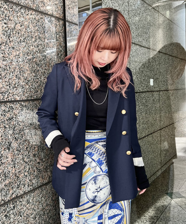 篠崎 香月さんの「BEAMS WOMEN｜ドライギャバジン ６ボタン ダブルジャケット」を使ったコーディネート
