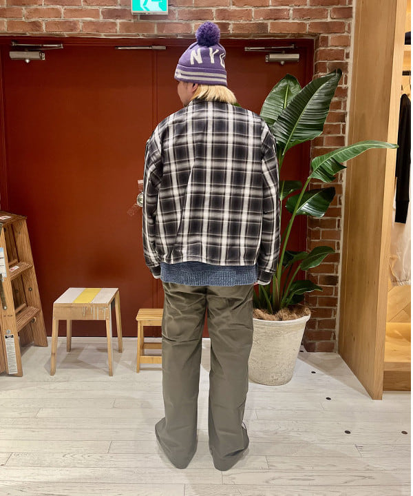 新里 京介さんの「BEAMS WOMEN｜ショート チェック ブルゾン」を使ったコーディネート