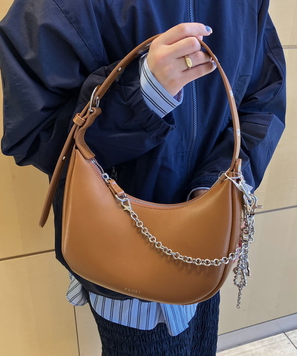 Hazukiさんの「BEAMS WOMEN｜【別注】ne Quittez pas / コットンポプリン シャーリングスカート」を使ったコーディネート