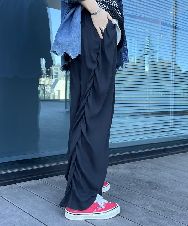 ミナミマリコさんの「BEAMS WOMEN｜ティアドロップ 眼鏡」を使ったコーディネート