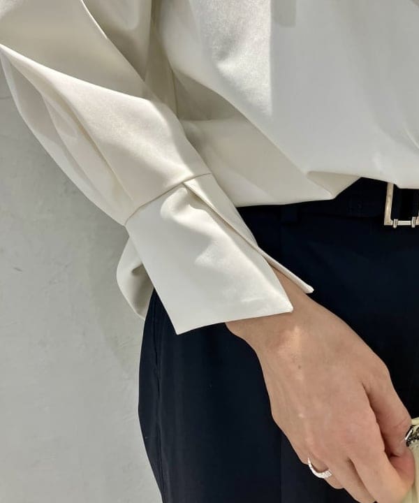 五十峯 さよさんの「BEAMS WOMEN｜Oggi × Demi-Luxe BEAMS / スリットカフス クルーネックブラウス」を使ったコーディネート