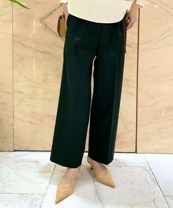 AONO SHIKAMAさんの「BEAMS WOMEN｜Oggi × Demi-Luxe BEAMS / コットン ベルテッドパンツ」を使ったコーディネート