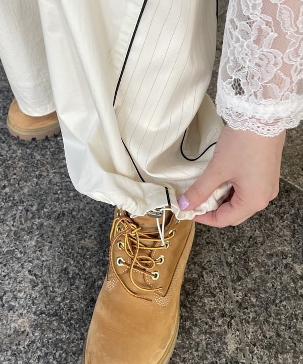 加歩さんの「BEAMS WOMEN｜ストライプ キリカエ トラックパンツ」を使ったコーディネート