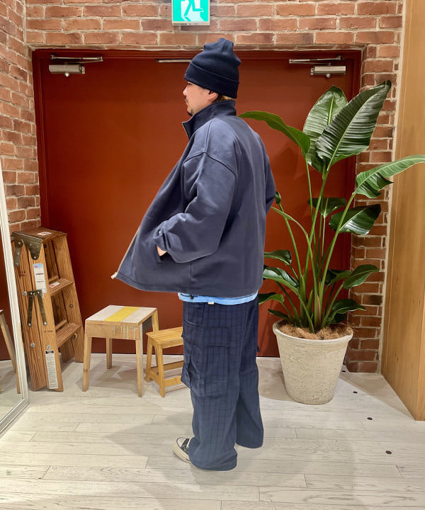 新里 京介さんの「BEAMS WOMEN｜【別注】Champion / ジップ ジャケット」を使ったコーディネート