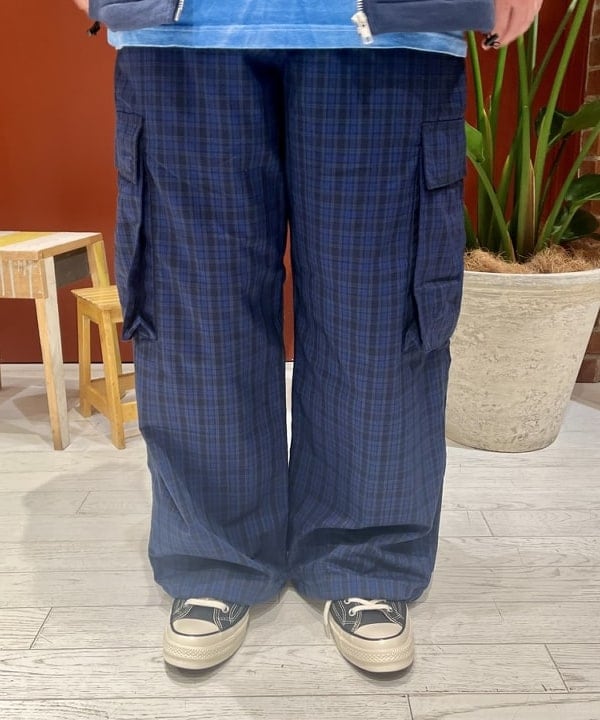 新里 京介さんの「BEAMS WOMEN｜【別注】Champion / ジップ ジャケット」を使ったコーディネート