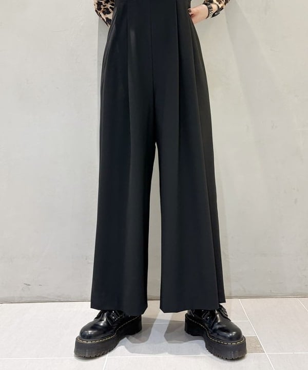 りかちょび/岸本梨佳さんの「BEAMS WOMEN｜フリル ギャザー サロペット」を使ったコーディネート