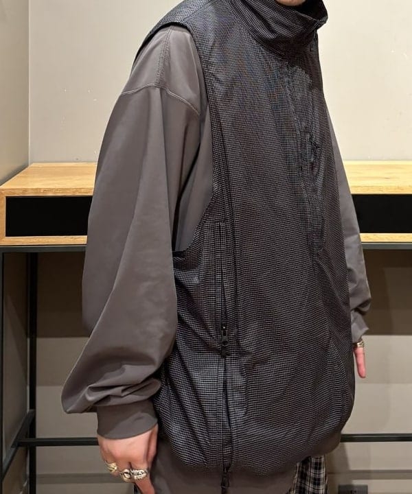 三宅 康平さんの「BEAMS WOMEN｜チェック カーゴ イージーパンツ」を使ったコーディネート