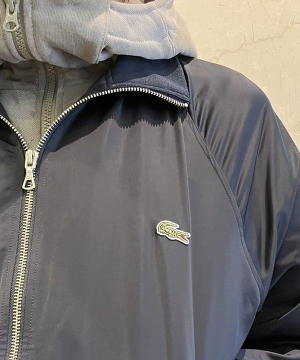菊田 悠さんの「BEAMS WOMEN｜【別注】LACOSTE / サテンジャケット」を使ったコーディネート