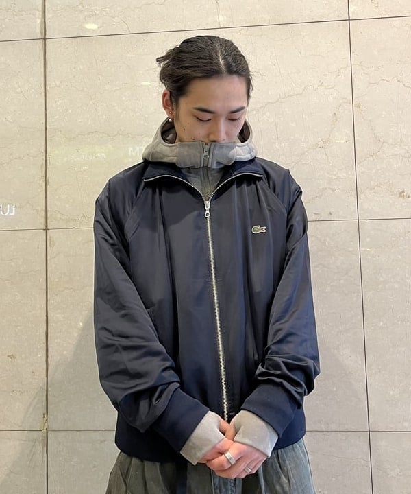 菊田 悠さんの「BEAMS WOMEN｜【別注】LACOSTE / サテンジャケット」を使ったコーディネート