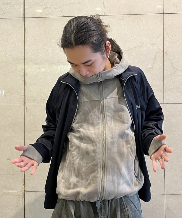 菊田 悠さんの「BEAMS WOMEN｜【別注】LACOSTE / サテンジャケット」を使ったコーディネート