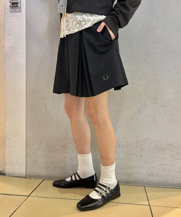 シミズ ネネさんの「BEAMS WOMEN｜【別注】FRED PERRY / Pleated Shorts」を使ったコーディネート