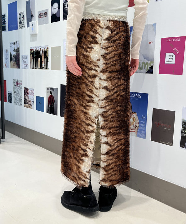 神坂 莉子さんの「BEAMS WOMEN｜フリンジ ファー タイトスカート」を使ったコーディネート