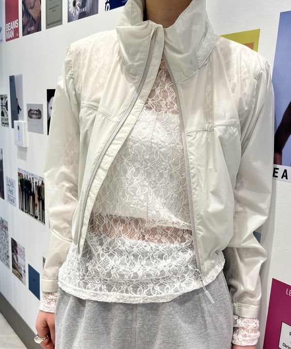 神坂 莉子さんの「BEAMS WOMEN｜ストレッチレース クルーネック Tシャツ」を使ったコーディネート