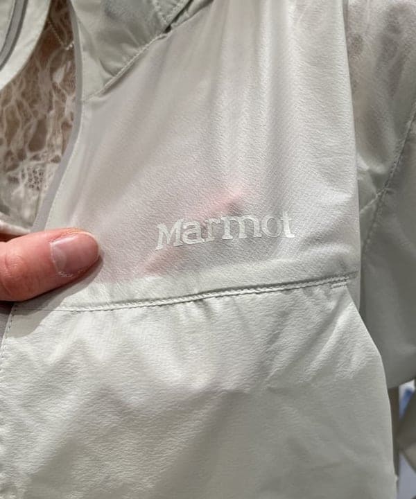 神坂 莉子さんの「BEAMS WOMEN｜ストレッチレース クルーネック Tシャツ」を使ったコーディネート