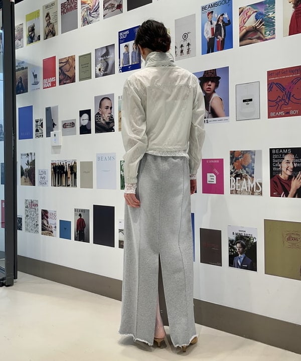 神坂 莉子さんの「BEAMS WOMEN｜ストレッチレース クルーネック Tシャツ」を使ったコーディネート