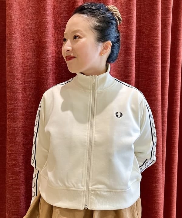 吉田　真実さんの「【別注】FRED PERRY / TRACK JACKET」を使ったコーディネート