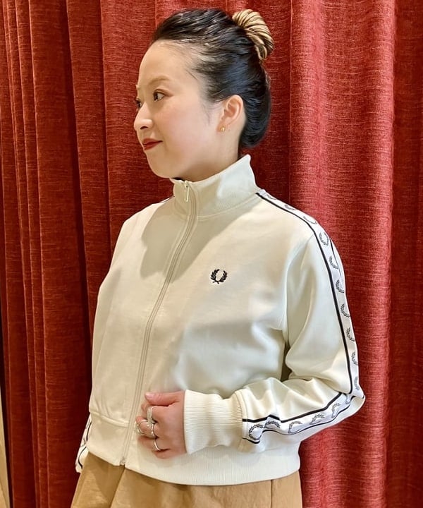 吉田　真実さんの「【別注】FRED PERRY / TRACK JACKET」を使ったコーディネート