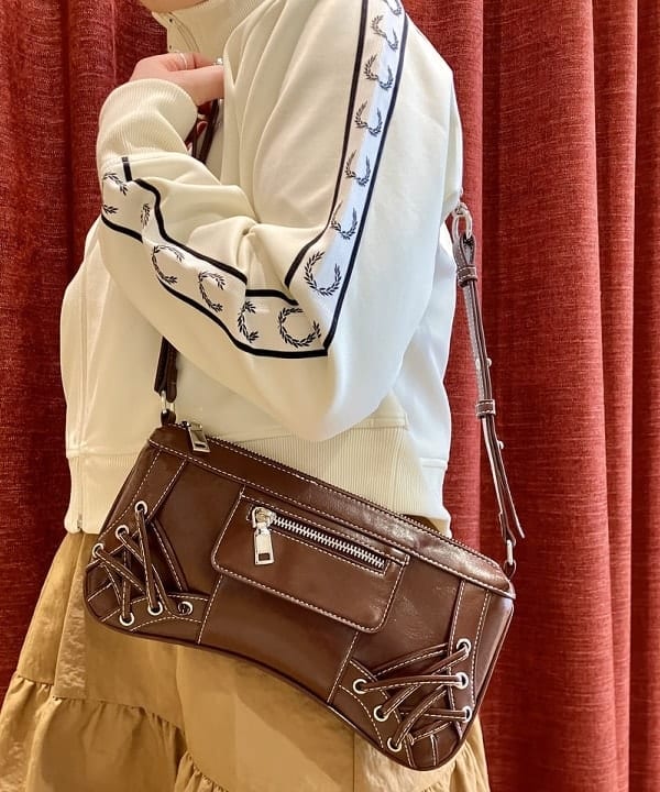 吉田　真実さんの「【別注】FRED PERRY / TRACK JACKET」を使ったコーディネート
