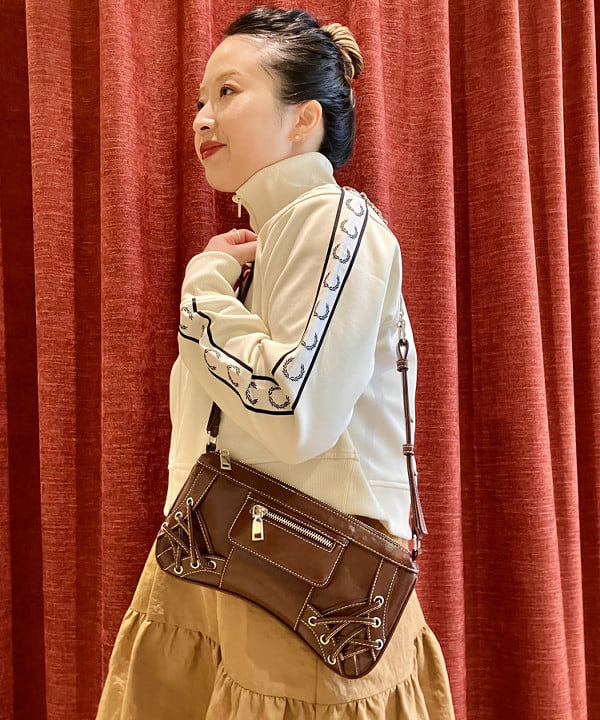 吉田　真実さんの「【別注】FRED PERRY / TRACK JACKET」を使ったコーディネート