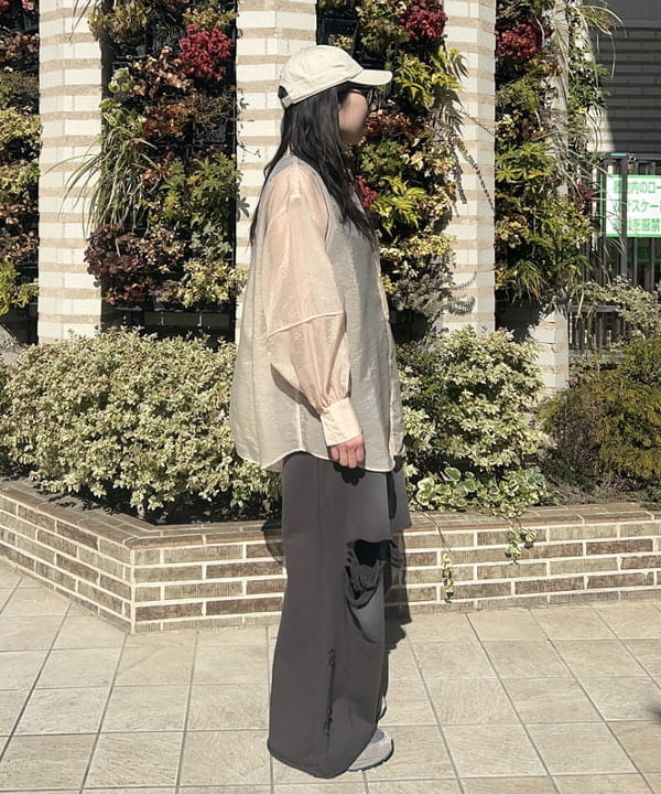 Sakiさんの「BEAMS WOMEN｜シアー ボリューム スリーブ シャツ」を使ったコーディネート