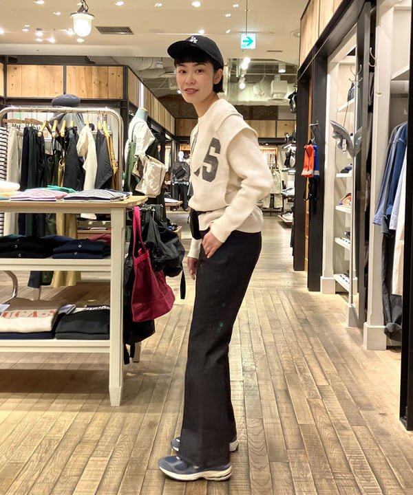 葵さんの「BEAMS WOMEN｜フレア デニム パンツ」を使ったコーディネート