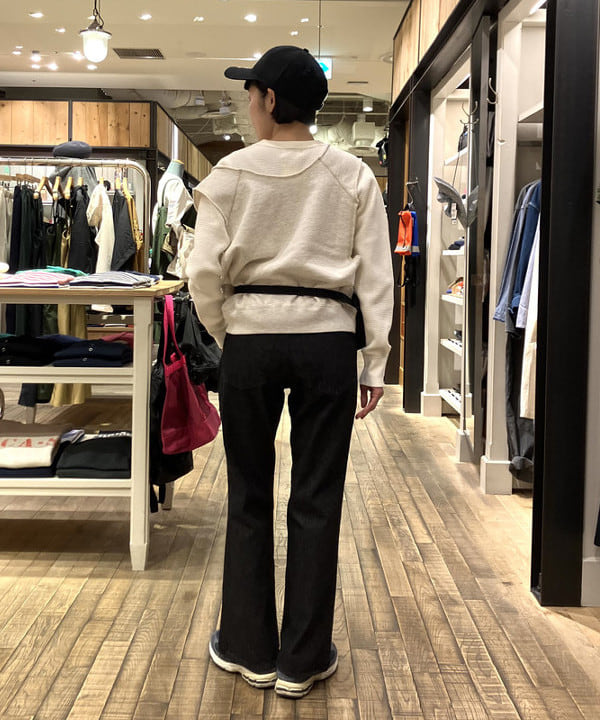 葵さんの「BEAMS WOMEN｜フレア デニム パンツ」を使ったコーディネート
