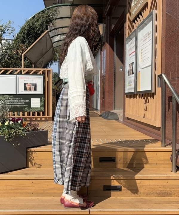 み　う　ちさんの「BEAMS WOMEN｜マドラス チェック クレイジー スカート」を使ったコーディネート