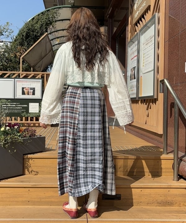 み　う　ちさんの「BEAMS WOMEN｜マドラス チェック クレイジー スカート」を使ったコーディネート
