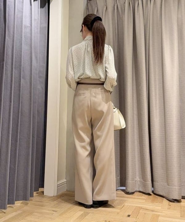 YUIさんの「BEAMS WOMEN｜変形ドット ボウタイブラウス」を使ったコーディネート