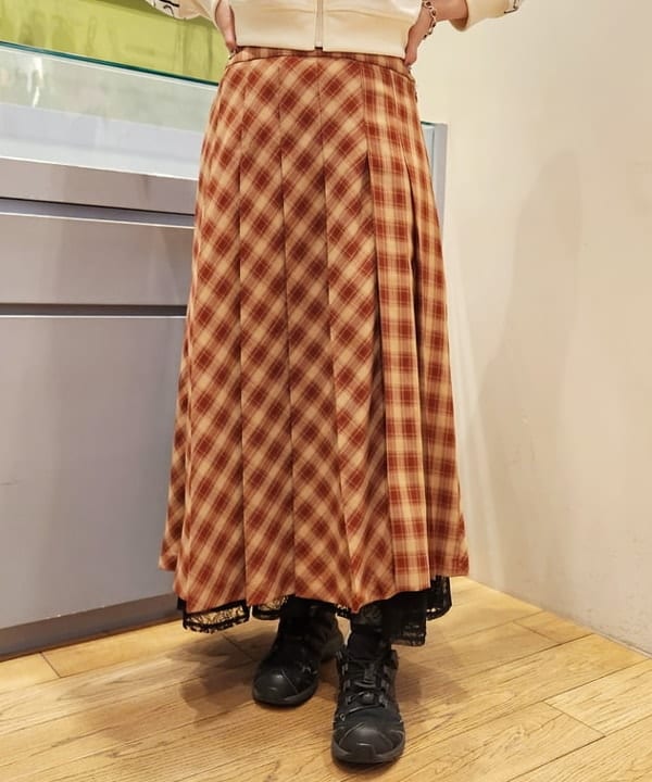 saori KATOさんの「BEAMS WOMEN｜【別注】FRED PERRY / TRACK JACKET」を使ったコーディネート