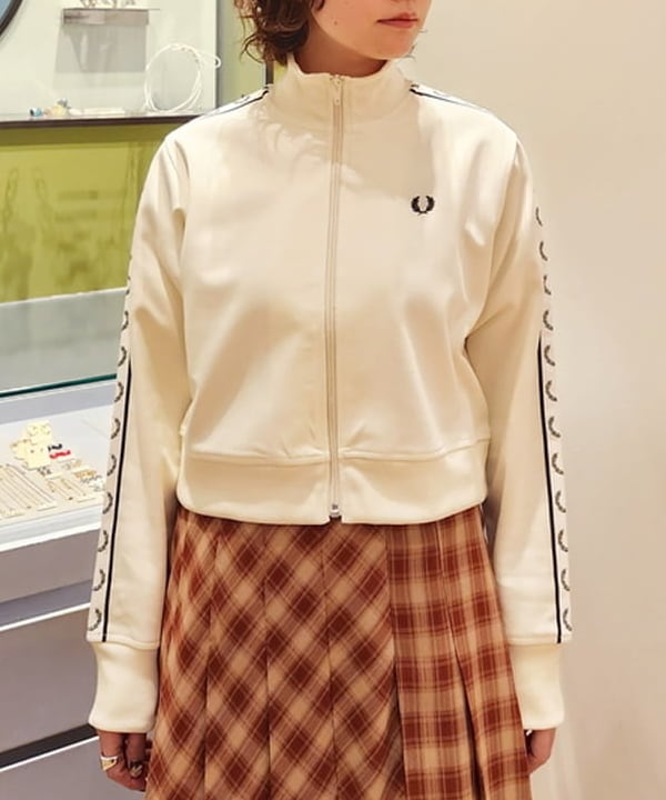 saori KATOさんの「BEAMS WOMEN｜【別注】FRED PERRY / TRACK JACKET」を使ったコーディネート