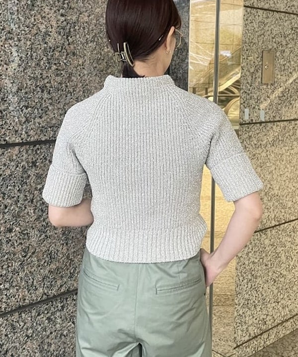 多田 日奈子さんの「BEAMS WOMEN｜AK+1 / ショート ラメ ニット」を使ったコーディネート