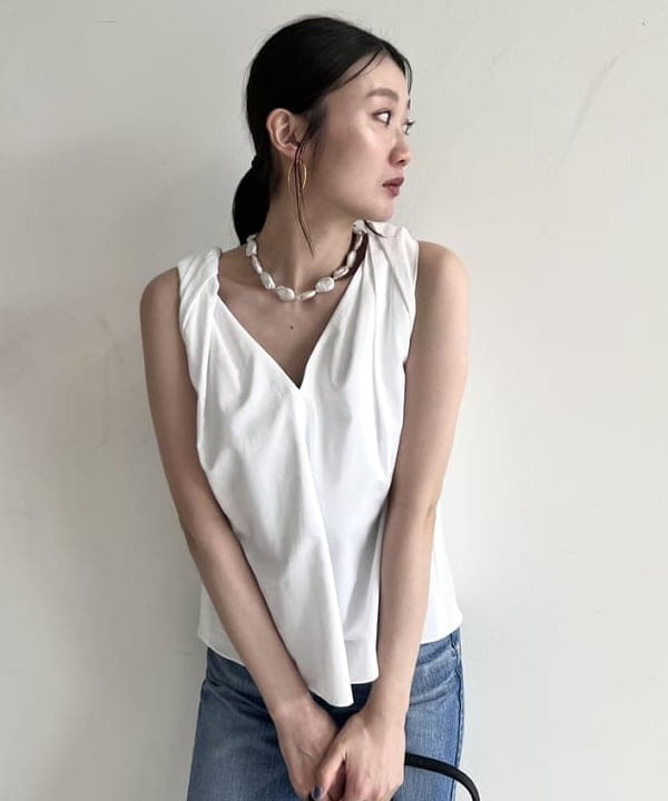 隈元 楓さんの「BEAMS WOMEN｜AK+1 / コットン ツイストショルダー ブラウス」を使ったコーディネート